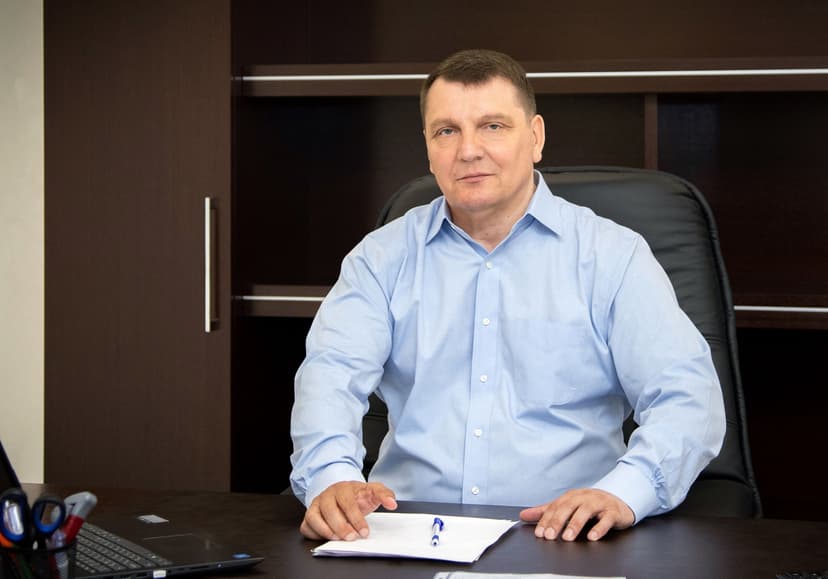 Новий автомобіль у доньки та дві земельні ділянки у дружини: що декларує мер Хмільника на Вінниччині